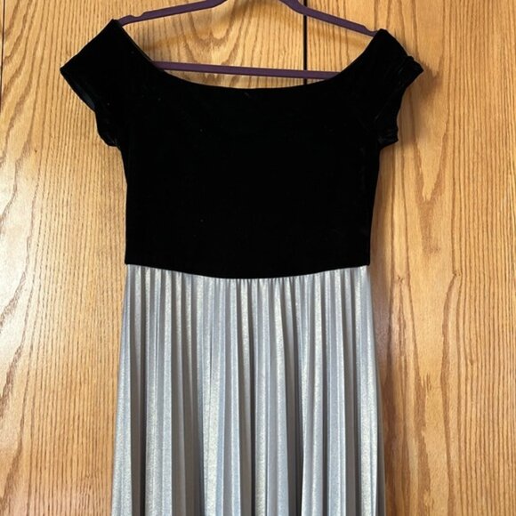 LIKE NEW Donna Morgan black velvet formal dress - Picture 3 of 9